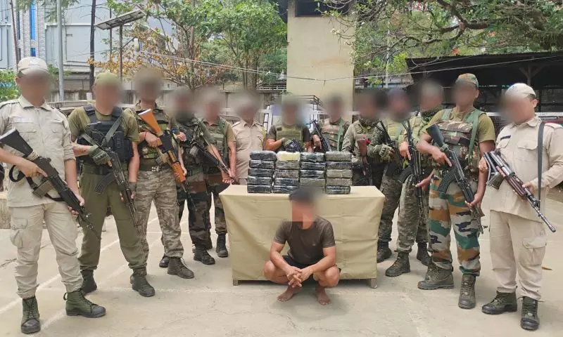 Manipur अभियान में तस्करों पर कार्रवाई, दो गिरफ्तार Manipur अभियान में तस्करों पर कार्रवाई, दो गिरफ्तार