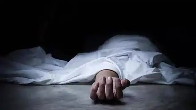 दलित का शव फंदे से लटका मिला: उत्तर प्रदेश में सनसनी दलित का शव फंदे से लटका मिला: उत्तर प्रदेश में सनसनी