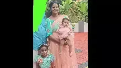 Kerala : एट्टूमनूर में वकील और बच्चों की मौत के मामले में पति और ससुर गिरफ्तार Kerala : एट्टूमनूर में वकील और बच्चों की मौत के मामले में पति और ससुर गिरफ्तार
