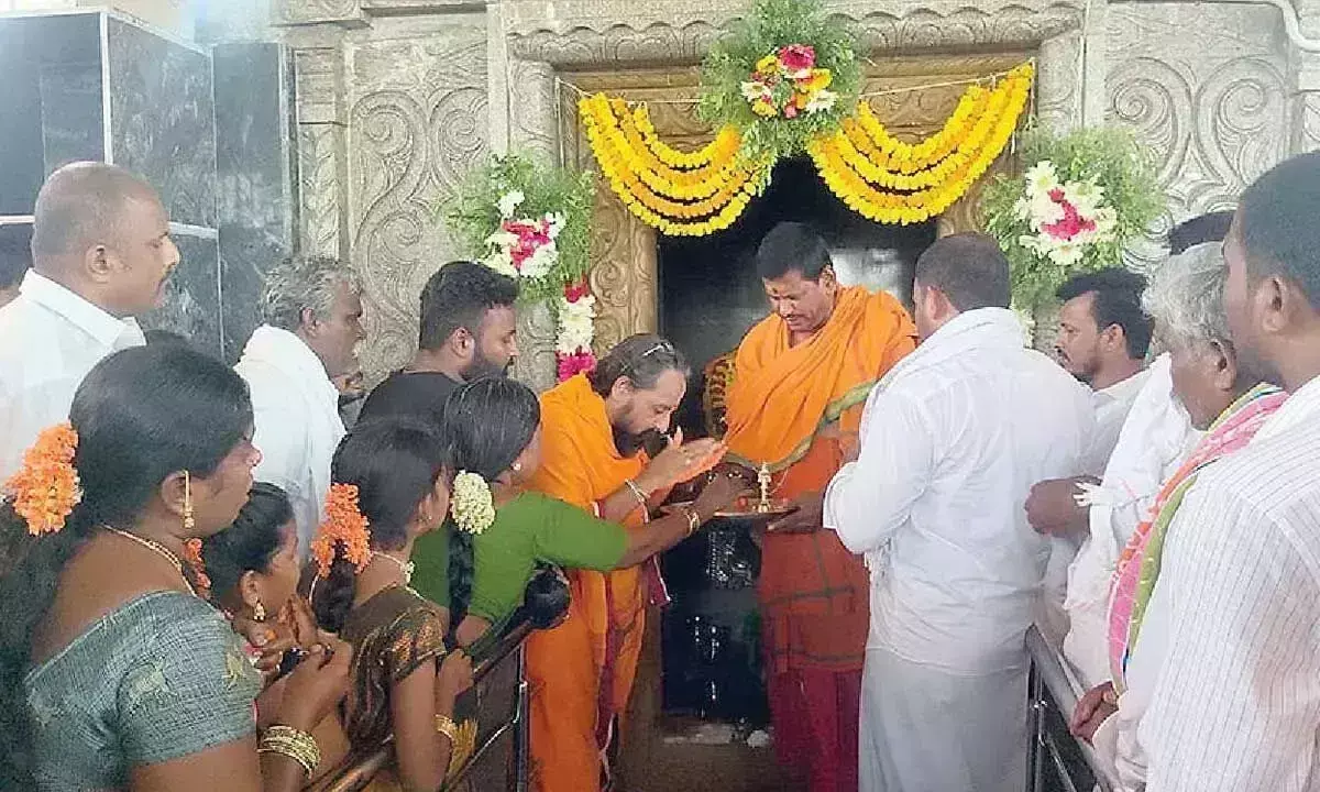 Andhra: नए मंदिर के उद्घाटन पर पीजेआर को सम्मानित किया गया Andhra: नए मंदिर के उद्घाटन पर पीजेआर को सम्मानित किया गया
