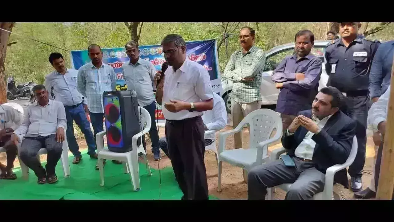 Telangana: राज्य विश्वविद्यालय के अनुबंध सहायक प्रोफेसरों ने अनिश्चितकालीन हड़ताल वापस ली Telangana: राज्य विश्वविद्यालय के अनुबंध सहायक प्रोफेसरों ने अनिश्चितकालीन हड़ताल वापस ली