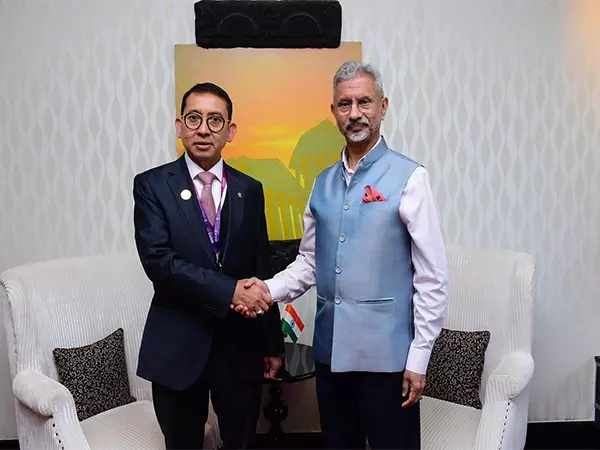 EAM जयशंकर ने इंडोनेशिया के संस्कृति मंत्री से की मुलाकात EAM जयशंकर ने इंडोनेशिया के संस्कृति मंत्री से की मुलाकात