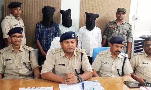 साइबर अपराध के विरुद्ध छापेमारी, गैंग का खुलासा, ऐसे फंसाते थे अपने जाल में साइबर अपराध के विरुद्ध छापेमारी, गैंग का खुलासा, ऐसे फंसाते थे अपने जाल में