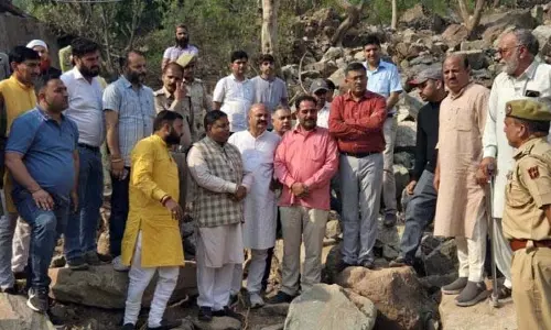 सत-सेठी, मन्याल, विबोध ने राहत उपायों का आकलन करने के लिए Ramban का दौरा किया सत-सेठी, मन्याल, विबोध ने राहत उपायों का आकलन करने के लिए Ramban का दौरा किया