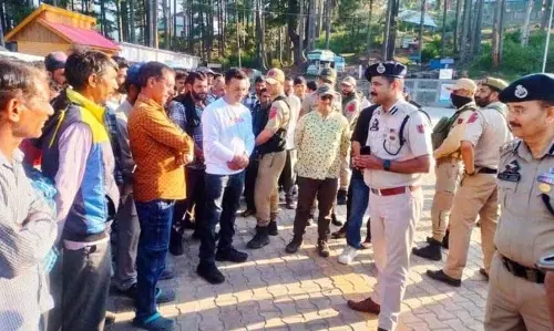 DIG DKR रेंज ने पटनीटॉप, नत्थाटॉप, सनासर में सुरक्षा की समीक्षा की DIG DKR रेंज ने पटनीटॉप, नत्थाटॉप, सनासर में सुरक्षा की समीक्षा की