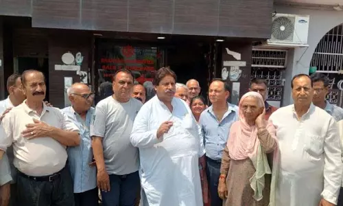 JKPCC के कार्यकारी अध्यक्ष ने सुनी जनता की शिकायतें JKPCC के कार्यकारी अध्यक्ष ने सुनी जनता की शिकायतें