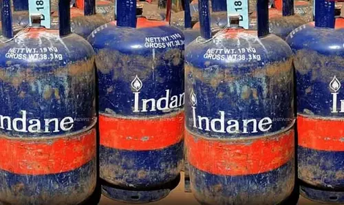व्यावसायिक उपयोग के लिए सिलेंडर की कीमतें कम हो गई व्यावसायिक उपयोग के लिए सिलेंडर की कीमतें कम हो गई