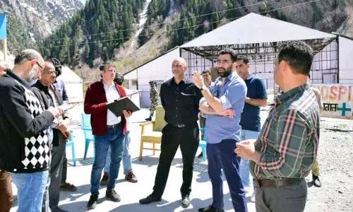 Jammu: स्वास्थ्य सचिव ने बालटाल का दौरा किया, यात्रा के लिए चिकित्सा तैयारियों का आकलन Jammu: स्वास्थ्य सचिव ने बालटाल का दौरा किया, यात्रा के लिए चिकित्सा तैयारियों का आकलन