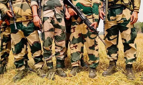 Punjab: अंतरराष्ट्रीय सीमा पर ड्रोन और पिस्तौल जब्त Punjab: अंतरराष्ट्रीय सीमा पर ड्रोन और पिस्तौल जब्त