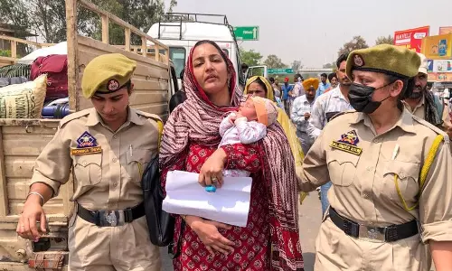 भारत में 18 साल रहने के बाद पाक नागरिक Riyaz को वापस भेजा गया, पत्नी और 3 बच्चे पीछे रह गए