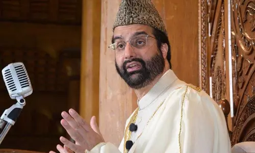 Mirwaiz ने लोगों से देशभर में रह रहे कश्मीरियों की सुरक्षा सुनिश्चित करने का आग्रह किया Mirwaiz ने लोगों से देशभर में रह रहे कश्मीरियों की सुरक्षा सुनिश्चित करने का आग्रह किया