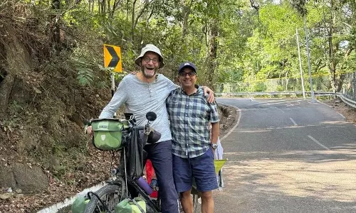 Dharamsala: आंतरिक शांति के लिए कैनार्ड की 16,000 किलोमीटर की साइकिल यात्रा Dharamsala: आंतरिक शांति के लिए कैनार्ड की 16,000 किलोमीटर की साइकिल यात्रा