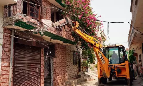 Jalandhar: फेरीवालों के अवैध निर्माण ध्वस्त किये गये