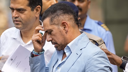 Lucknow: रॉबर्ट वाद्रा के बयान पर विवाद, याचिका पर शुक्रवार को होगी कानूनी बहस Lucknow: रॉबर्ट वाद्रा के बयान पर विवाद, याचिका पर शुक्रवार को होगी कानूनी बहस