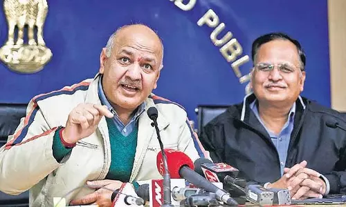 2,000 करोड़ रुपये क्लासरूम घोटाला: सिसोदिया, जैन पर एसीबी की FIR पर AAP, BJP में जुबानी जंग