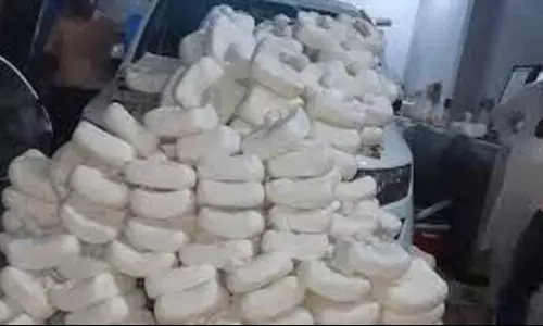 Ballia: मिलावटखोरी पर लगाम नहीं, फूड विभाग ने नष्ट किया 65 किलो नकली पनीर-खोवा Ballia: मिलावटखोरी पर लगाम नहीं, फूड विभाग ने नष्ट किया 65 किलो नकली पनीर-खोवा