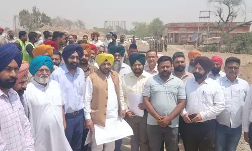 ETO ने तरनतारन गांव में निर्माणाधीन ओवरब्रिज का निरीक्षण किया