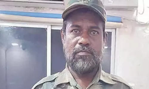 फौजी और पुलिस अधिकारी के रूप में खुद को पेश करने वाला व्यक्ति पकड़ा गया फौजी और पुलिस अधिकारी के रूप में खुद को पेश करने वाला व्यक्ति पकड़ा गया