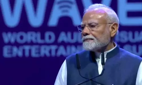 मुंबई में WAVES Summit को संबोधित कर रहे हैं प्रधानमंत्री मोदी मुंबई में WAVES Summit को संबोधित कर रहे हैं प्रधानमंत्री मोदी
