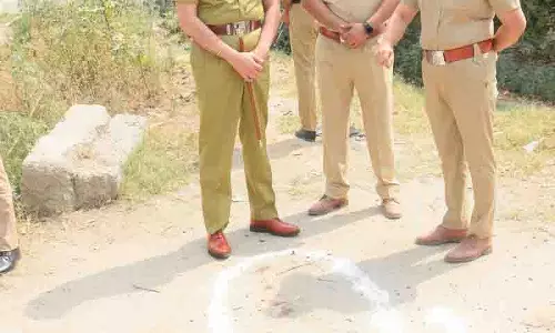 हैंड ग्रेनेड और पिस्तौल के साथ BKI के 5 आतंकवादी गिरफ्तार हैंड ग्रेनेड और पिस्तौल के साथ BKI के 5 आतंकवादी गिरफ्तार