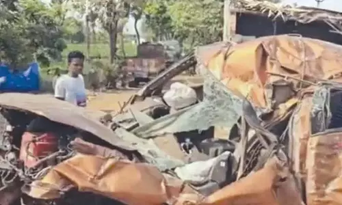 कार दुर्घटना में पांच की मौत