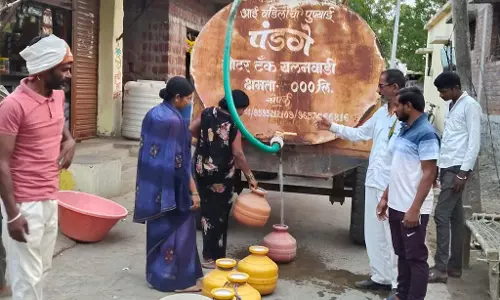 सूख चुका जल स्रोत: टैंकर का पानी ही एकमात्र उपाय सूख चुका जल स्रोत: टैंकर का पानी ही एकमात्र उपाय