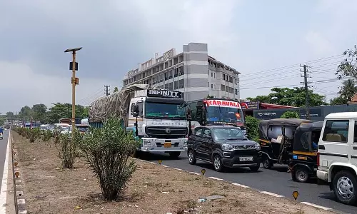 वर्षा जल निकासी की कोई उचित व्यवस्था नहीं: निवासियों की दुर्दशा वर्षा जल निकासी की कोई उचित व्यवस्था नहीं: निवासियों की दुर्दशा