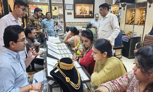 Haryana : सोने की कीमतें ऊंची होने से आभूषणों की खरीदारी कम Haryana : सोने की कीमतें ऊंची होने से आभूषणों की खरीदारी कम