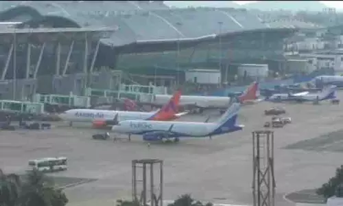 बेंगलुरू हवाई अड्डे पर हवाई यातायात जाम के कारण 5 उड़ानों को Chennai की ओर मोड़ना पड़ा बेंगलुरू हवाई अड्डे पर हवाई यातायात जाम के कारण 5 उड़ानों को Chennai की ओर मोड़ना पड़ा