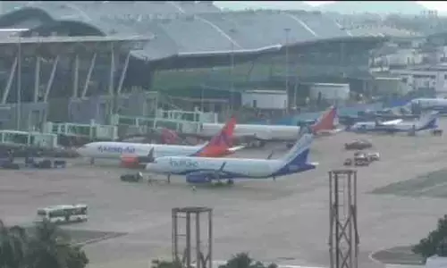 Bengaluru हवाई अड्डे पर हवाई यातायात जाम के कारण 5 उड़ानों को चेन्नई की ओर मोड़ना पड़ा Bengaluru हवाई अड्डे पर हवाई यातायात जाम के कारण 5 उड़ानों को चेन्नई की ओर मोड़ना पड़ा