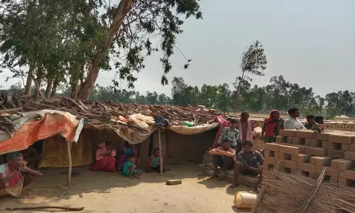 Barabanki: उड़ीसा में मजदूर का शव पुआल से ढका, हत्या के बाद भट्ठे पर मचा हड़कंप Barabanki: उड़ीसा में मजदूर का शव पुआल से ढका, हत्या के बाद भट्ठे पर मचा हड़कंप