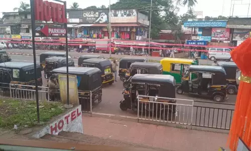 Kerala : पार्किंग में फंसे लोग