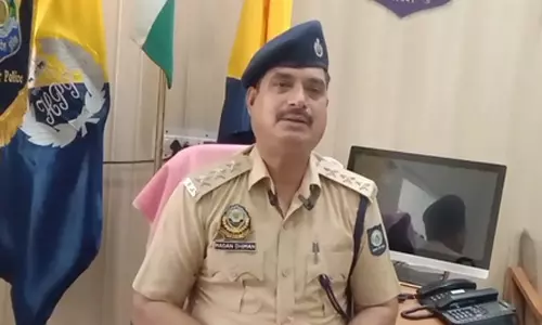मांगी आईडी तो भागने लगे युवक, पुलिस ने हिरासत में लिया मांगी आईडी तो भागने लगे युवक, पुलिस ने हिरासत में लिया