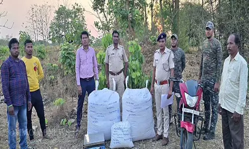 बौध में पुलिस ने 257 किलो गांजा और बाइक जब्त की