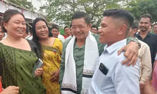 कार्बी आंगलोंग में APHLC नेता देवरी तेरांग भाजपा में शामिल हुए कार्बी आंगलोंग में APHLC नेता देवरी तेरांग भाजपा में शामिल हुए