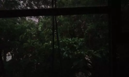 रायपुर में अँधेरा छाया, आंधी-तूफान के साथ बारिश शुरू