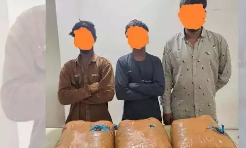 Hyderabad : पुराने शहर में 24 किलो गांजा के साथ 3 लोग गिरफ्तार Hyderabad : पुराने शहर में 24 किलो गांजा के साथ 3 लोग गिरफ्तार
