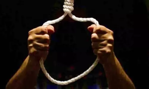 भतीजी से दुष्कर्म के बाद हत्या के आरोपी ने जेल में लगाई फांसी भतीजी से दुष्कर्म के बाद हत्या के आरोपी ने जेल में लगाई फांसी