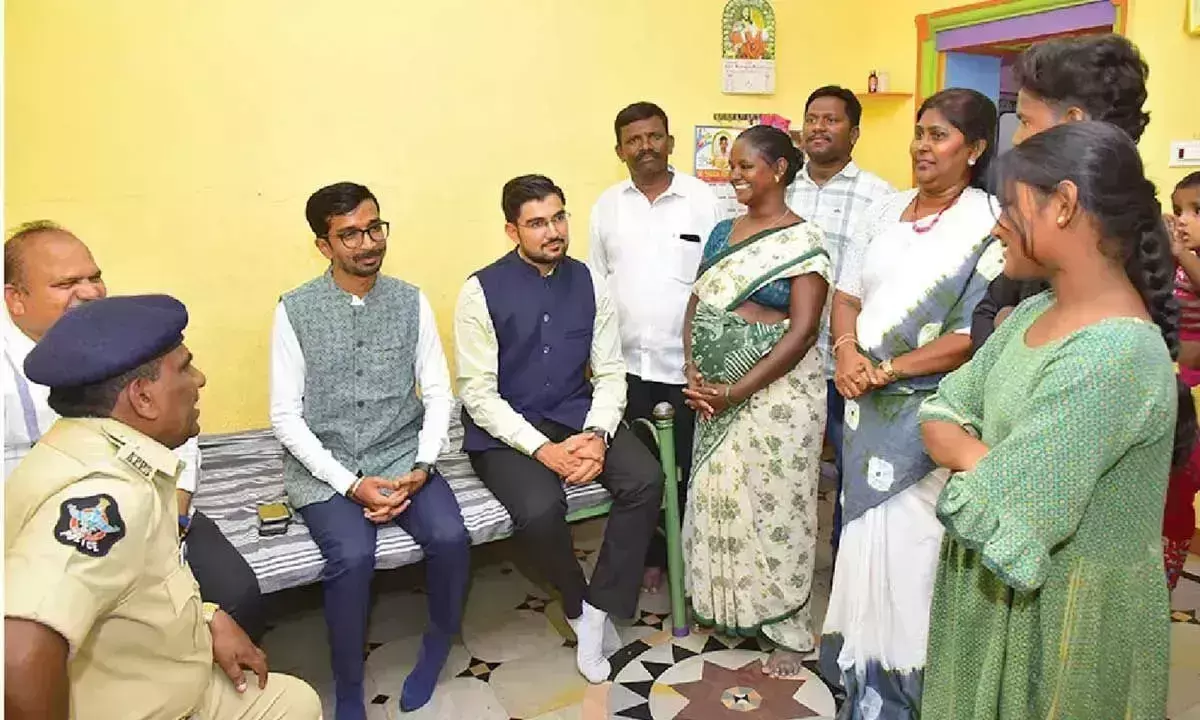 नित्तूरू के ग्रामीणों को एकजुट होकर सद्भावनापूर्वक रहना चाहिए: Collector नित्तूरू के ग्रामीणों को एकजुट होकर सद्भावनापूर्वक रहना चाहिए: Collector