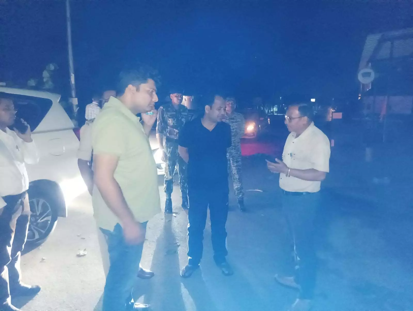 देर रात तक बिजली बहाल कराने में लगे रहे रायपुर कलेक्टर देर रात तक बिजली बहाल कराने में लगे रहे रायपुर कलेक्टर