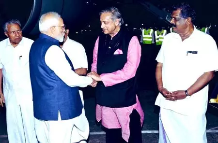 पीएम मोदी के स्वागत के लिए दिल्ली से केरल पहुंचे शशि थरूर, कहा- समय पर पहुंचने में रहा सफल पीएम मोदी के स्वागत के लिए दिल्ली से केरल पहुंचे शशि थरूर, कहा- समय पर पहुंचने में रहा सफल