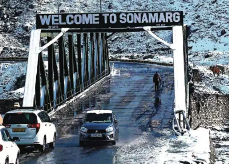 Pahalgam हमले के बाद सोनमर्ग में पर्यटकों की संख्या में भारी गिरावट Pahalgam हमले के बाद सोनमर्ग में पर्यटकों की संख्या में भारी गिरावट