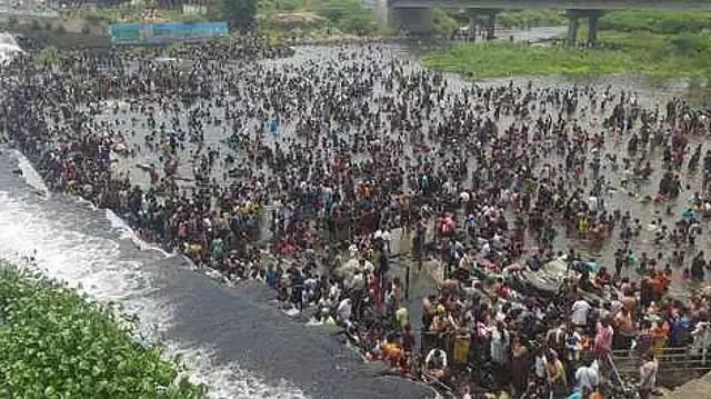 कोडीवेरी बांध पर पर्यटकों की भीड़ उमड़ी कोडीवेरी बांध पर पर्यटकों की भीड़ उमड़ी