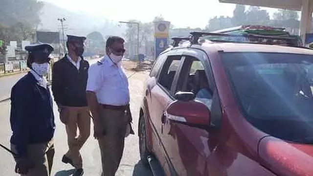 प्रमुख सड़कों पर पार्किंग शुल्क वसूला जाता रहेगा प्रमुख सड़कों पर पार्किंग शुल्क वसूला जाता रहेगा