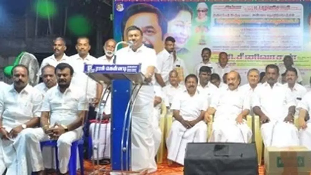DMK सरकार ने पेंशन योजना की गारंटी देने से किया इनकार: पूर्व मंत्री सी. श्रीनिवासन DMK सरकार ने पेंशन योजना की गारंटी देने से किया इनकार: पूर्व मंत्री सी. श्रीनिवासन