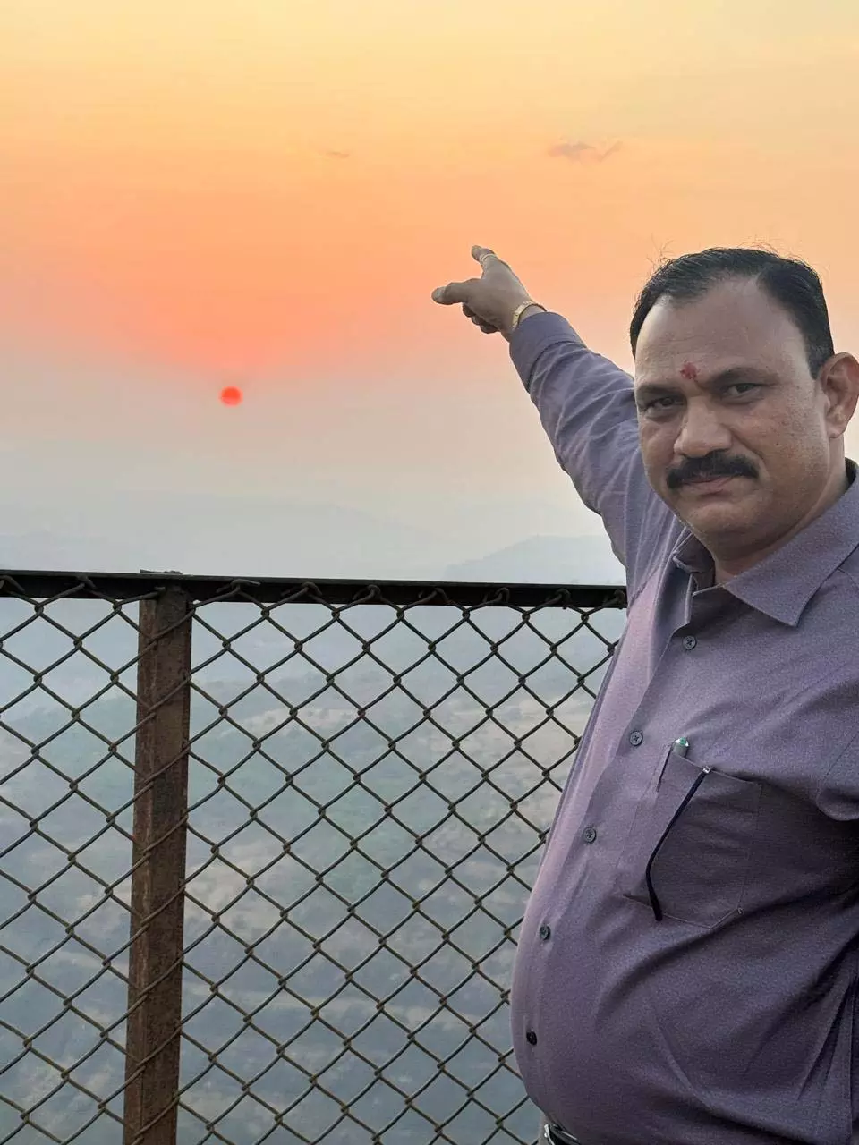 मंत्री श्याम बिहारी जायसवाल ने टाइगर प्वाइंट से प्रकृति का अद्भुत दृश्य देखा मंत्री श्याम बिहारी जायसवाल ने टाइगर प्वाइंट से प्रकृति का अद्भुत दृश्य देखा