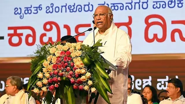 केंद्र का बजट राष्ट्रव्यापी जाति सर्वेक्षण के लिए पर्याप्त नहीं: Mallikarjun Kharge केंद्र का बजट राष्ट्रव्यापी जाति सर्वेक्षण के लिए पर्याप्त नहीं: Mallikarjun Kharge