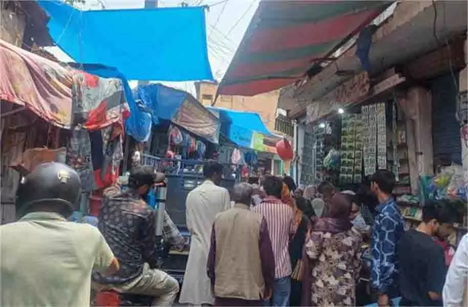 Jammu Kashmir: युद्ध की आशंका, बाजारों में भारी भीड़, लोग जुटा रहे ज़रूरी सामान Jammu Kashmir: युद्ध की आशंका, बाजारों में भारी भीड़, लोग जुटा रहे ज़रूरी सामान