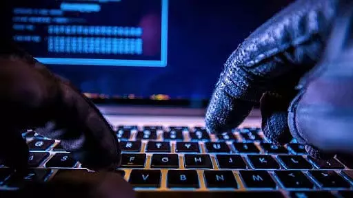 मुंबई : ईमेल स्पूफिंग घोटाले के जरिए कंपनी से ₹11 लाख की ठगी के आरोप में चेंबूर का व्यक्ति गिरफ्तार मुंबई : ईमेल स्पूफिंग घोटाले के जरिए कंपनी से ₹11 लाख की ठगी के आरोप में चेंबूर का व्यक्ति गिरफ्तार