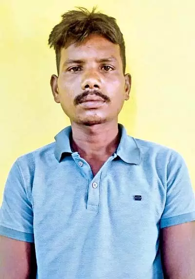 गला घोंटकर युवक की हत्या: लड़के समेत तीन गिरफ्तार गला घोंटकर युवक की हत्या: लड़के समेत तीन गिरफ्तार
